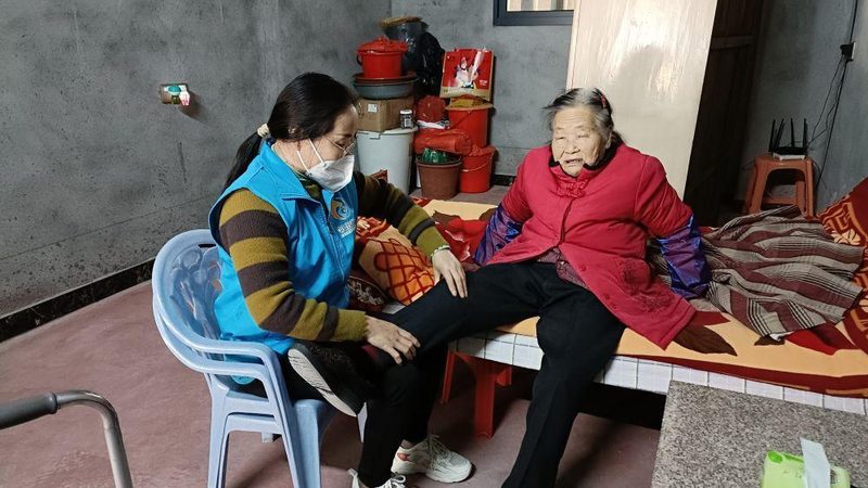 加盟失能老人护理机构：优缺点全面解析**